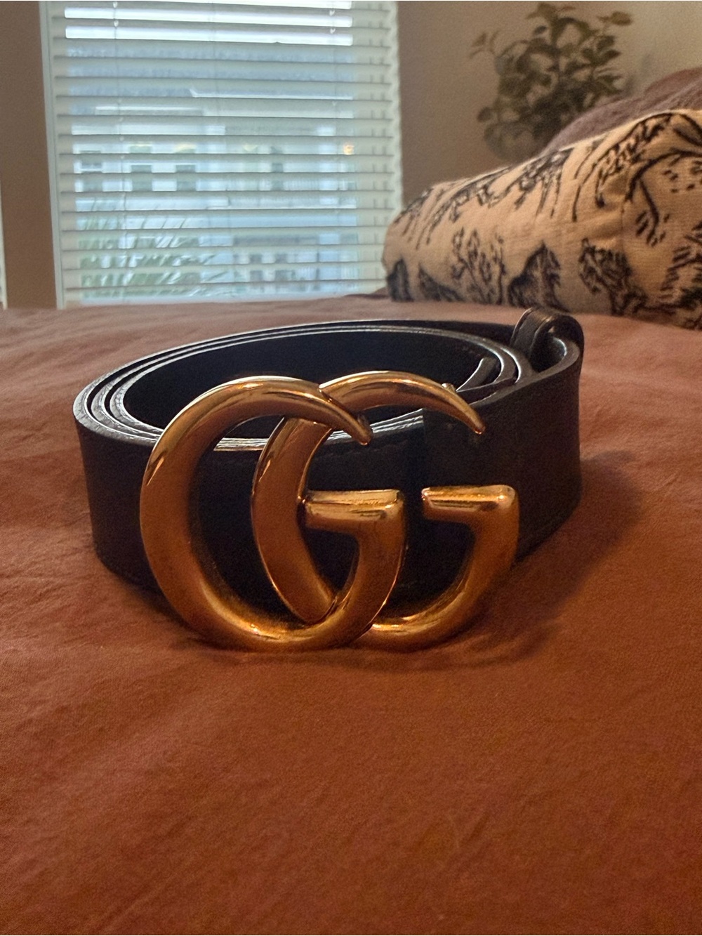 Gucci Black Leather Belt with Shiny Gold Double G Buckle